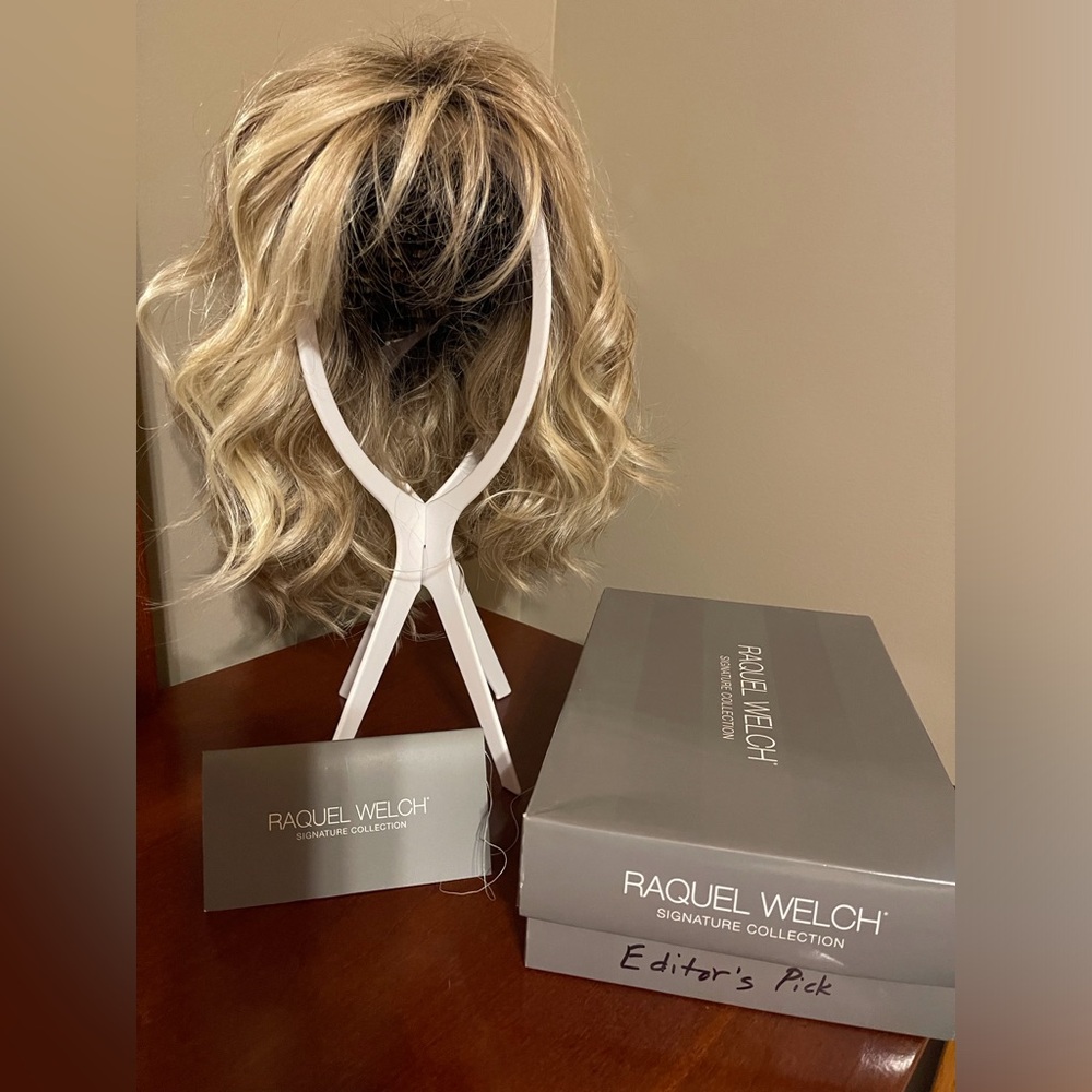 RAQUEL WELCH Editor’s Pick Wig
Blonde with dark roots